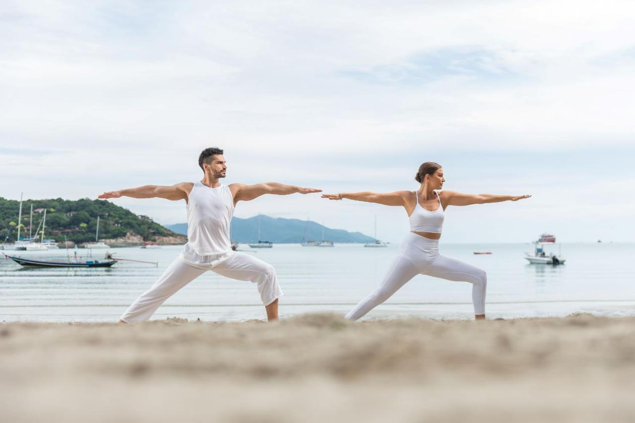 Hotel Melia Koh Samui Esterno foto Practising yoga on the beach